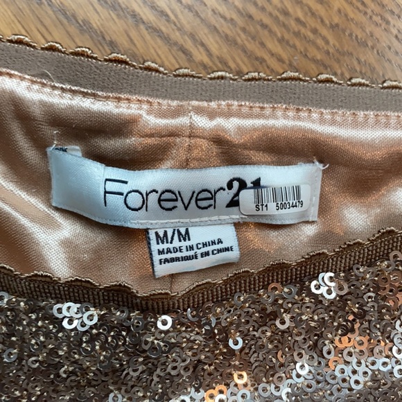 Forever 21 Gold sequin Mini-skirt - Picture 3 of 4